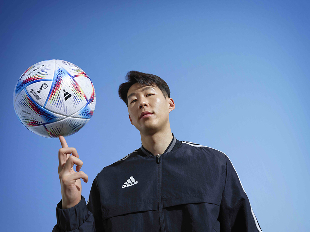 WM 2022 Ball Son Heung-Min finger