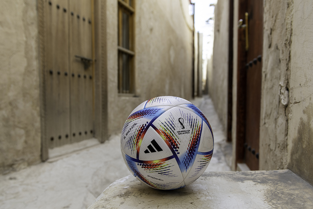 WM 2022 Ball auf strasse